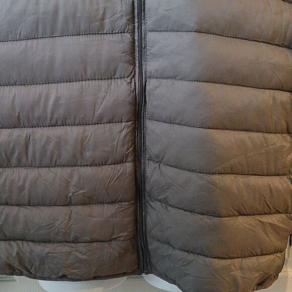 Dunnes Stores gray super light puffer jacket fits in carrying bag  Sz L NWOT - Picture 2 of 6